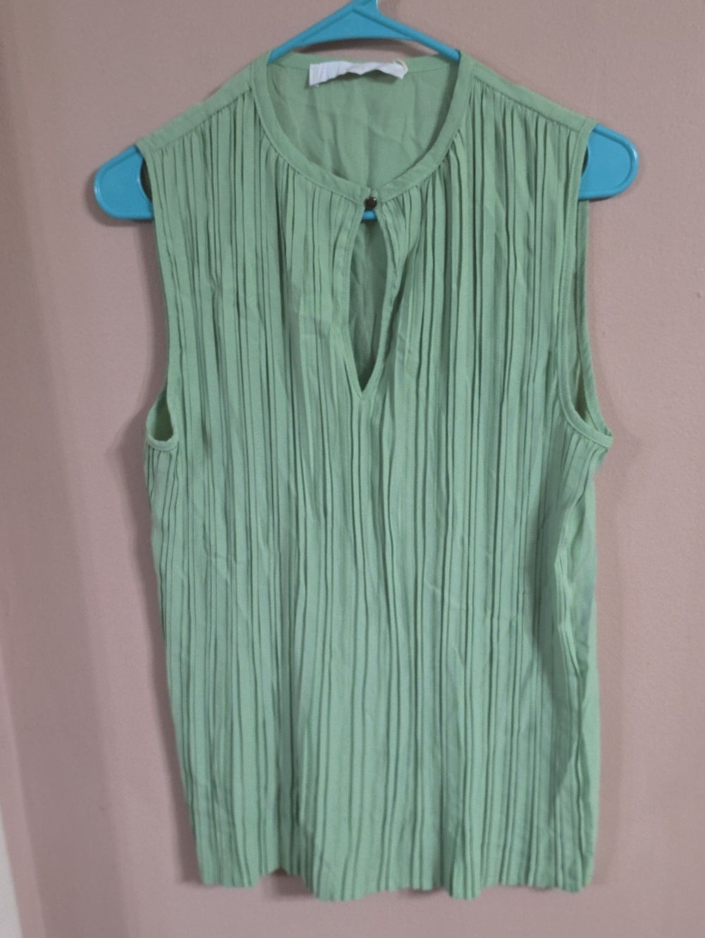 Mango Mint Green Sleeveless Pleated Keyhole Tank
